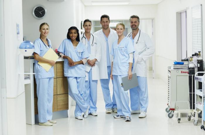 Do Paciente Clínico ao Paciente Crítico: Segurança, Protocolos e Boas Práticas na Enfermagem Hospitalar